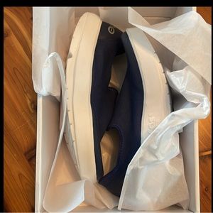 OOFOS OOMG EEZEE women’s navy shoes